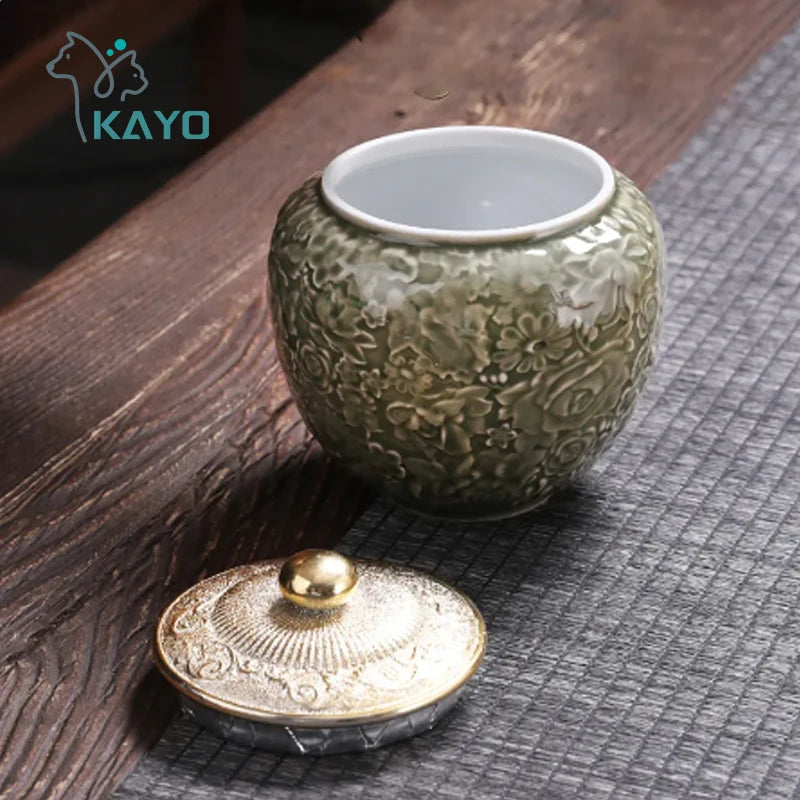 Похоронная урна для кремации Kayo с уникальной цветочной подложкой и крышкой с медным акцентом — 2 варианта